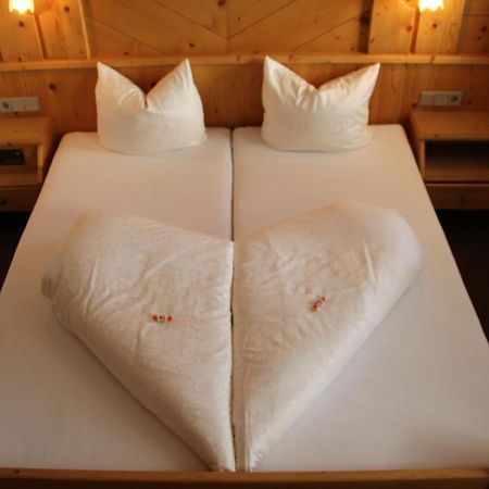 Hotel Garni Apart Elfriede Fiss Zimmer foto