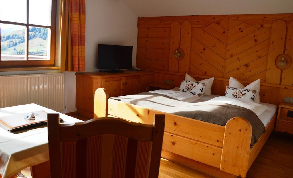 Hotel Garni Apart Elfriede Fiss Zimmer foto